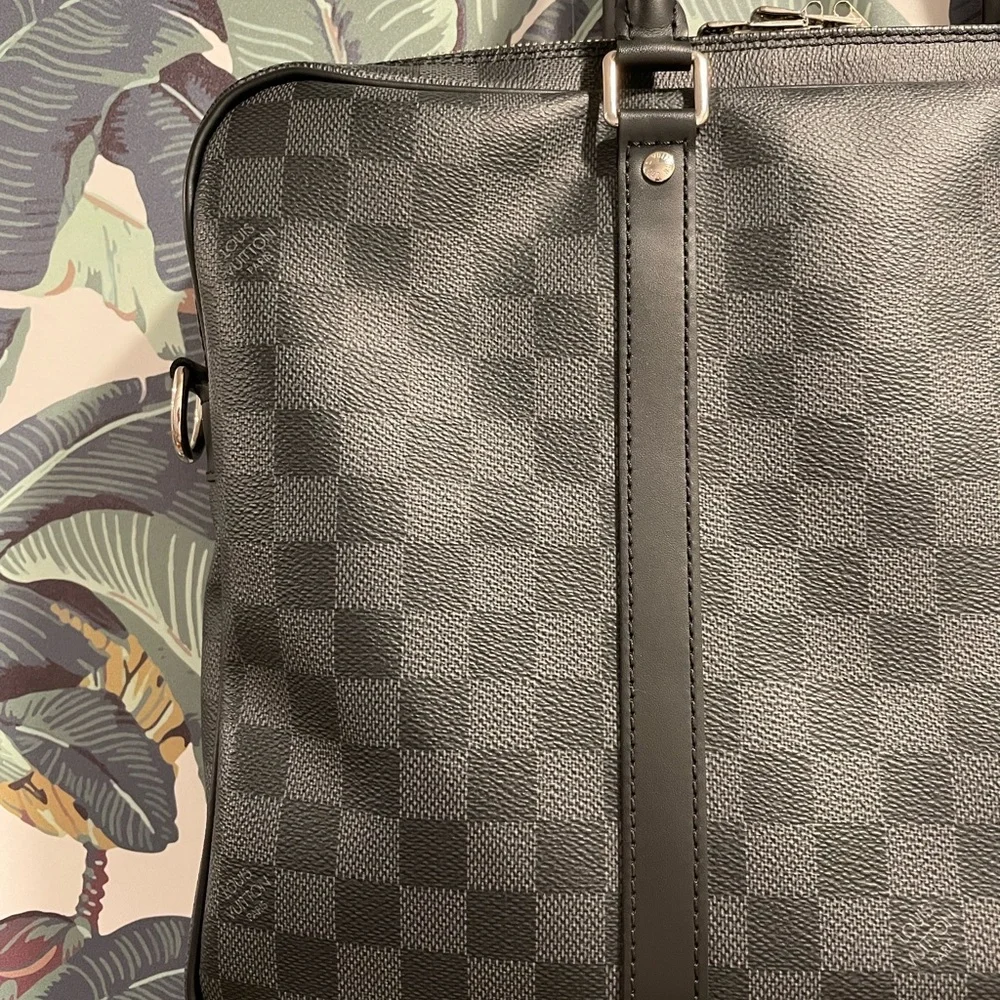 Louis Vuitton please see